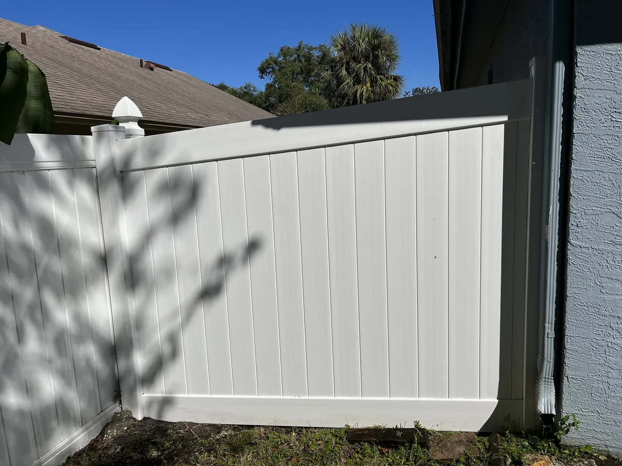 Clean vinyl fence